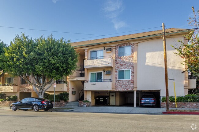 Building Photo - Cozy 2-Bedroom, 2-Bathroom in Los Angeles Rental