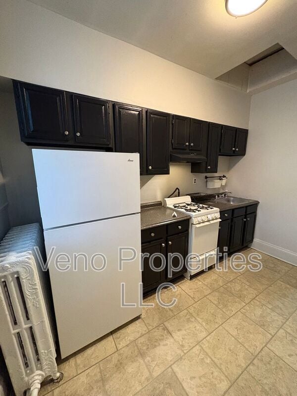 Photo - 594 Madison Ave