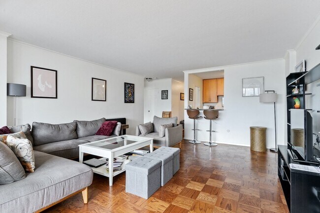 Photo - 2 Hawthorne Pl Unit 10C