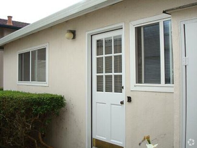 Building Photo - RM550D Unit B Rental