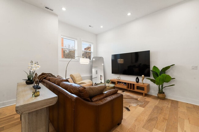 Photo - 1941 W Augusta Blvd Unit ID1381284P