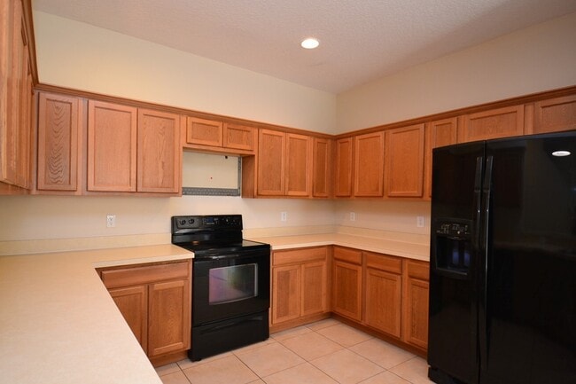 Photo - Conserviation View - 3/2.5 Townhome with Lakeside Pool & Lakeside walking trial - gated community