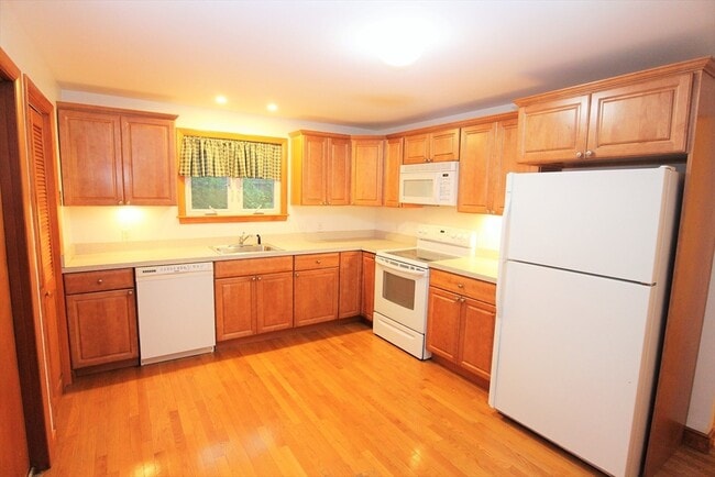 52 Westminster Ave Unit 52