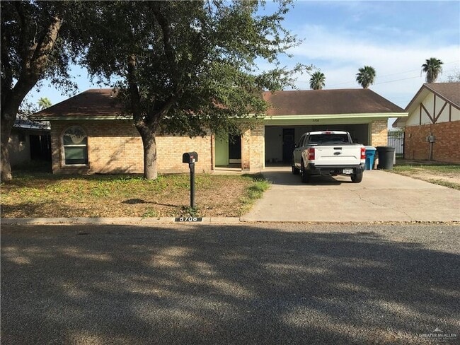 Building Photo - 5708 N Broadway St