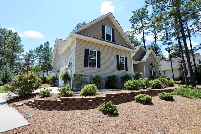 2 Riviera Dr