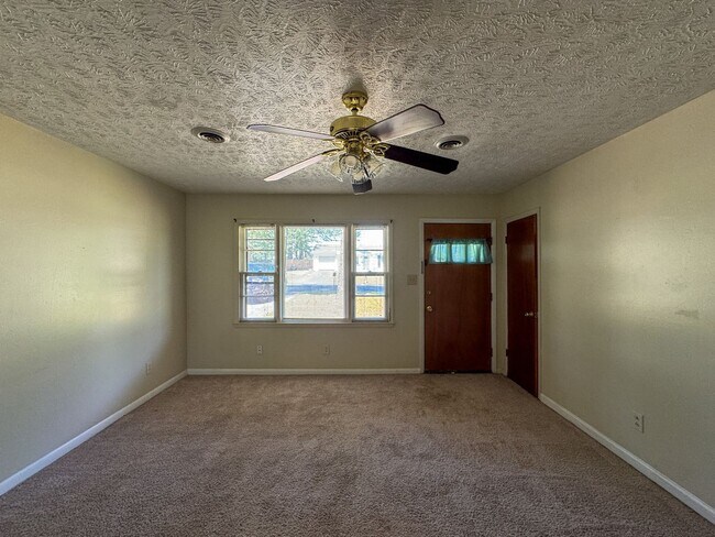 Photo - Cute 3 Bed 1.5 Bath Home with Fenced Yard