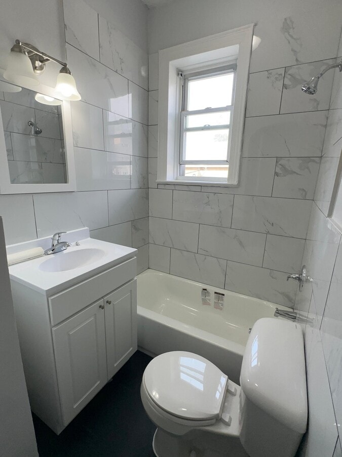 Photo - 684 Summer Ave