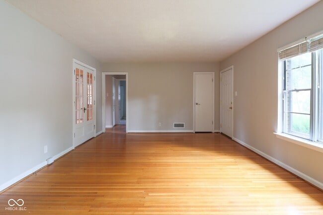 Photo - 5608 Indianola Ave