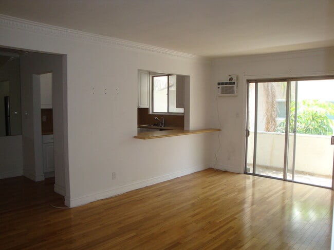Photo - 1538 N Hayworth Ave Condo Unit 8