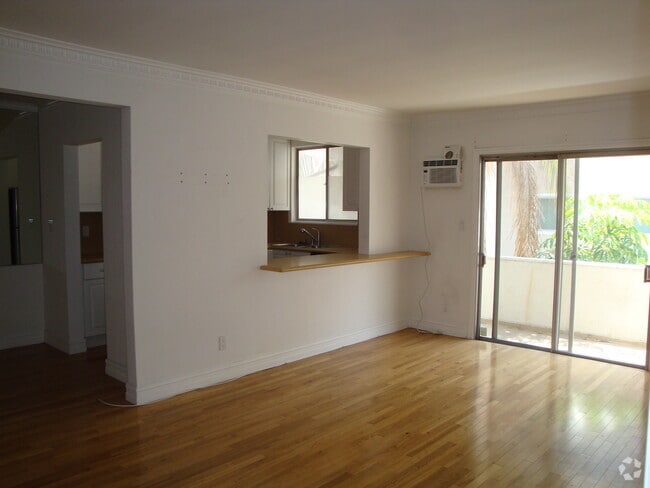 Building Photo - 1538 N Hayworth Ave Unit 8 Rental