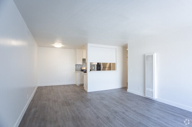 1BR, 1BA-750 SF