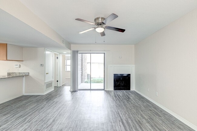 Building Photo - $899 Move In Special - Beautiful 2 bedroom 2 bathroom Apartment with Washer/Dryer hookups Unit 2902-C