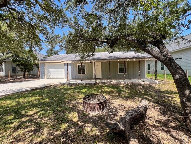 Building Photo - 1825 Lakeview Dr Rental