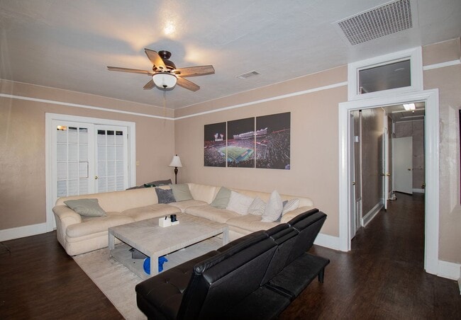 Building Photo - 1107 SW 1st Ave Rental