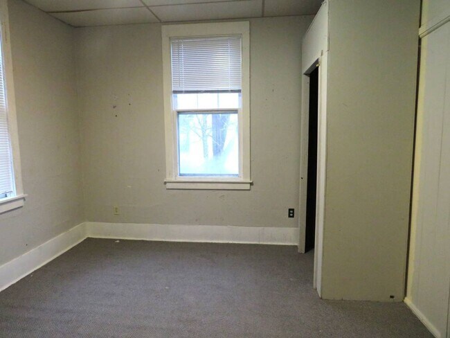 921 Main St E Unit 4