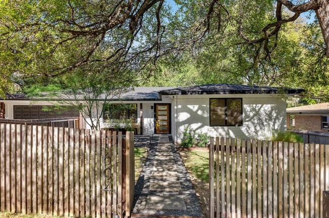 Photo - 1604 Elmhurst Dr House