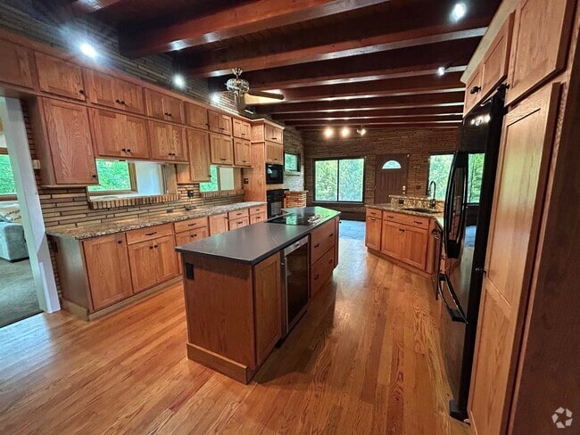 Building Photo - 2021 River Rd Rental