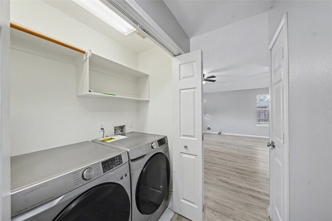 Photo - 3202 Banksfield Ct