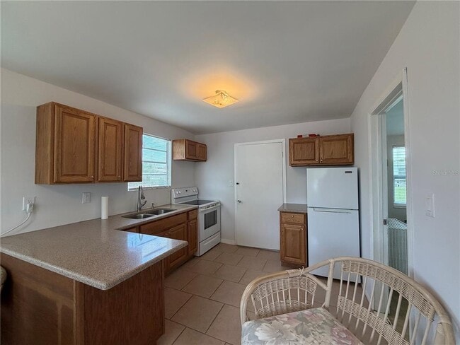 Photo - 8513 Herbison Ave