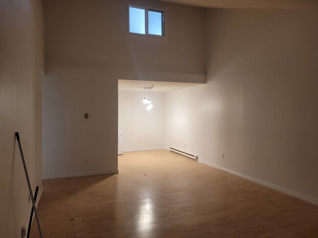 Photo - 1 Lombardy Ln