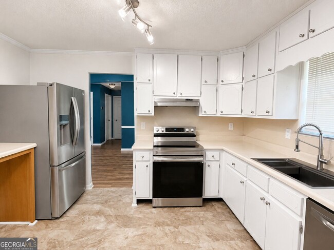Photo - 157 Davidson Dr