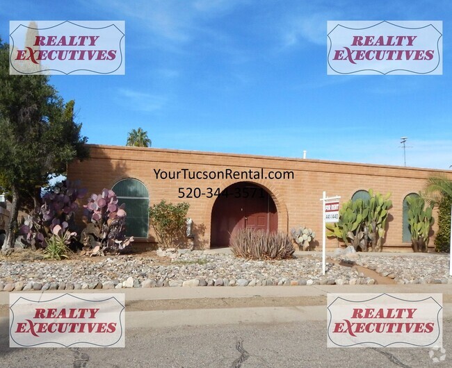 Building Photo - Kolb & Stella - 3/2 with A/C and 4 space g... Rental