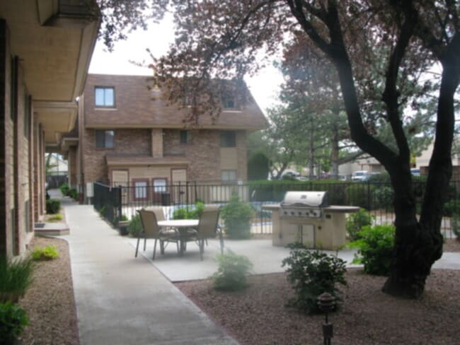 Building Photo - Just Blocks from CMU