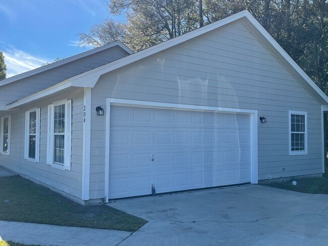 Photo - 204 Old Pond Dr