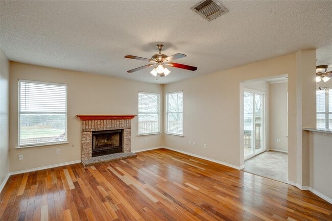 Photo - 3807 Eagles Nest St