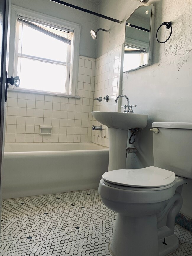 Photo - 2609 NW 12th St Unidad 4