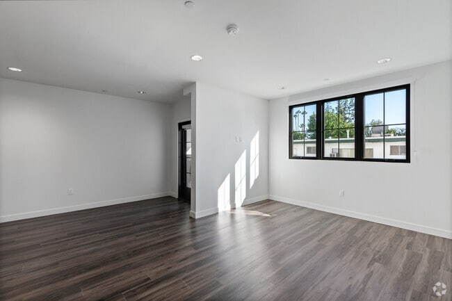 1BR, 1BA - 776SF