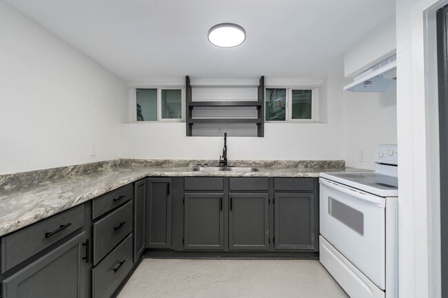 Photo - 128 E 10th Ave