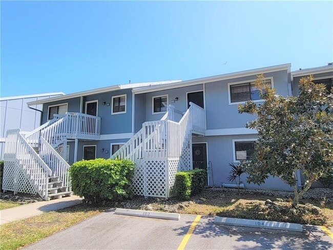 Building Photo - 6033 34th St W Unit 104
