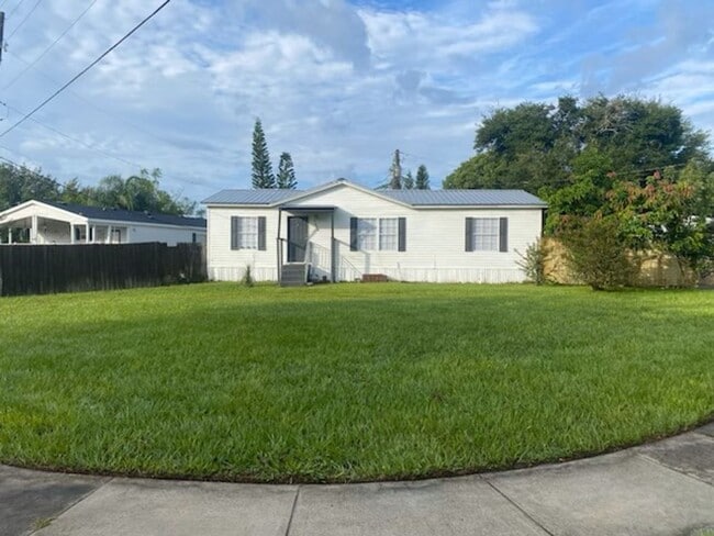 Building Photo - Newly renovated 3/2 Manufactured Home in O...