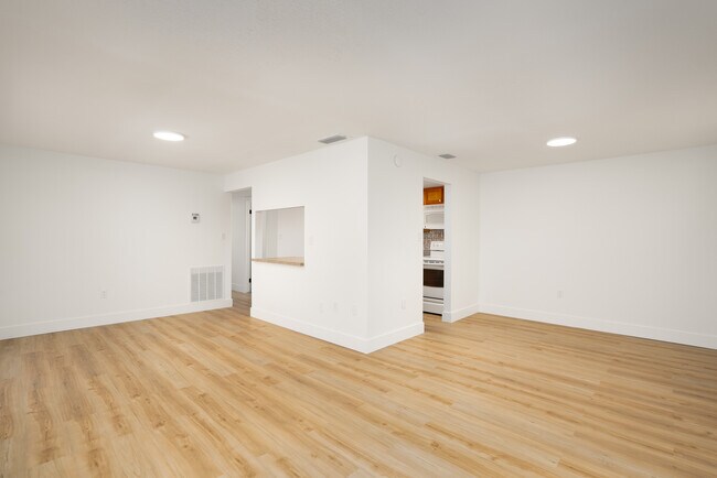 Photo - 22291 Westchester Blvd Unidad 305