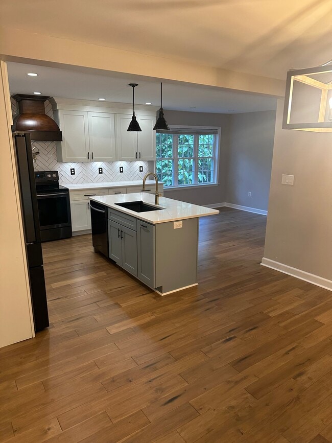 Photo - 15731Pypers Pointe Dr