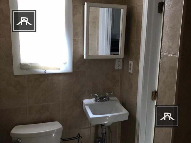 Photo - 6 bedroom in Allston MA 02134