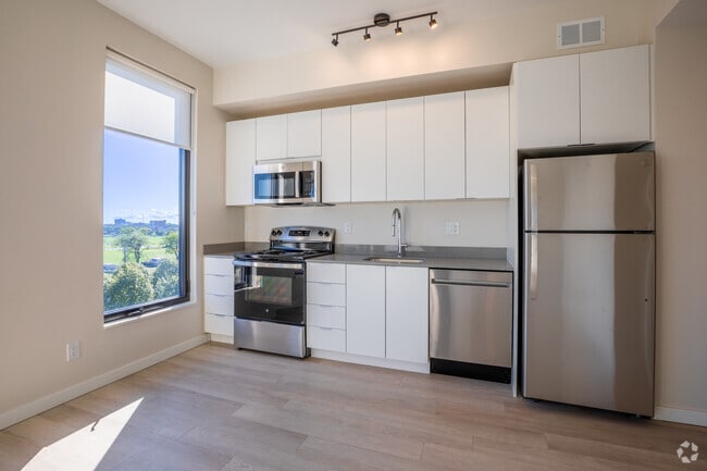 1BR, 1BA - 600SF, Kitchen