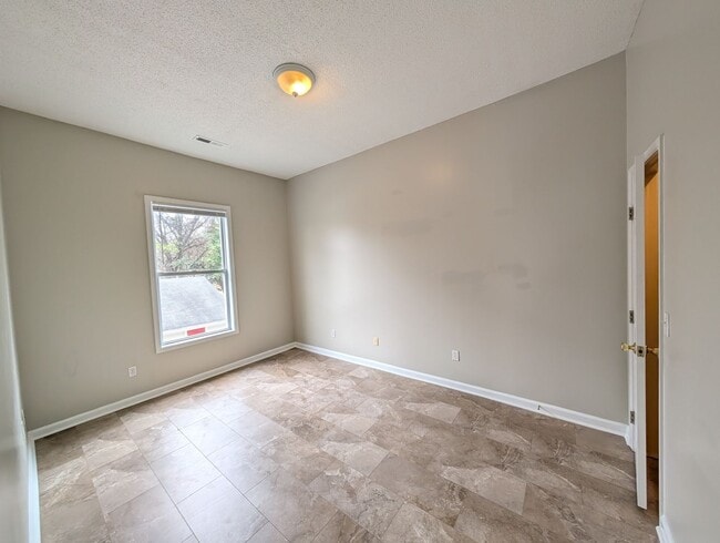 Photo - Remodeled! Walkable! 2 bedroom/1 bath Unit 520-B