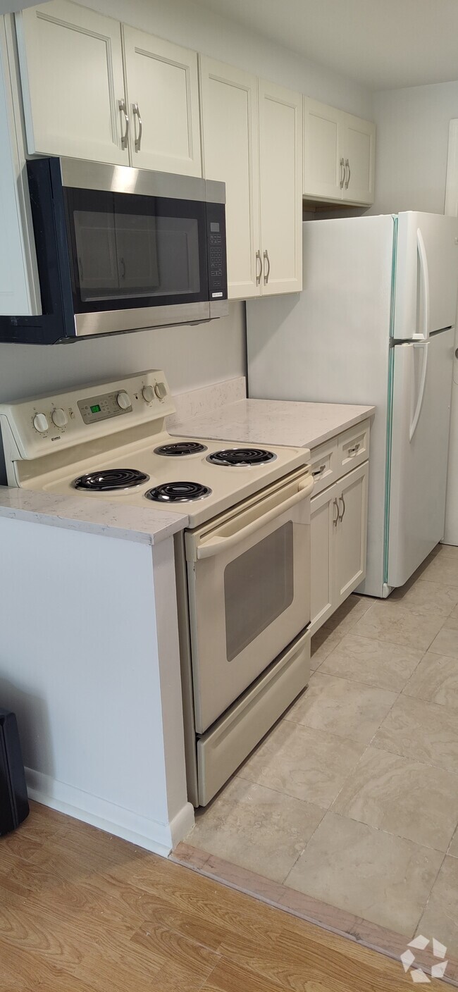 Building Photo - 2900 Banyan St Unit 201 Rental