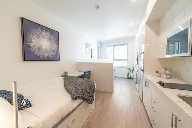 Building Photo - Aquatic @ U