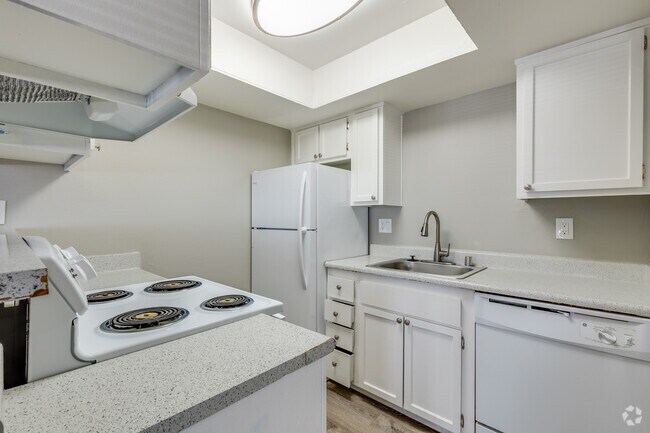 Studio - 400 SF - Luna Apartments