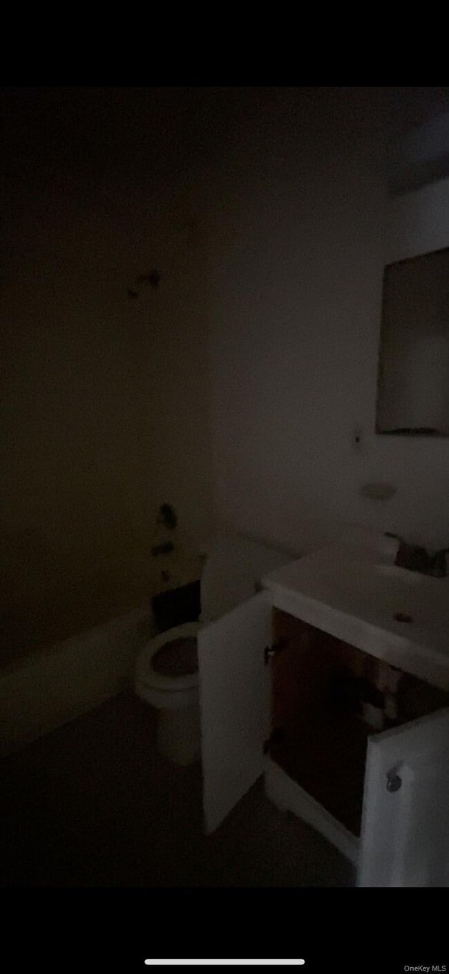 Photo - 107-17 160th St