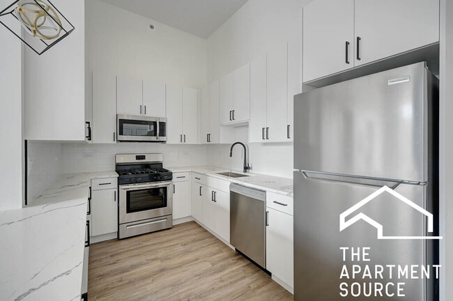 Building Photo - 4731 N Western Ave Unit 205 Rental