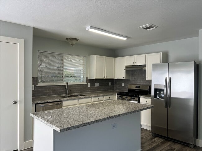 Building Photo - 11956 Chanteloup Dr