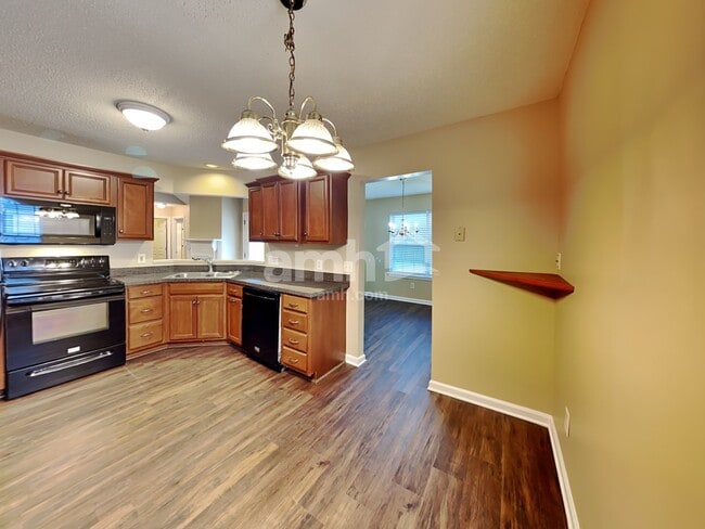 Photo - 2027 Waterford Dr