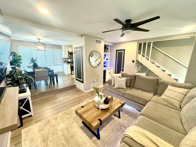 Photo - 1151 W Badillo St Unidad C