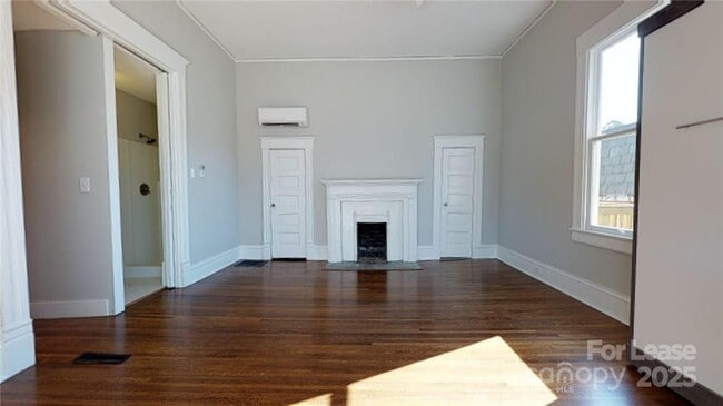 Photo - 428 Hawthorne Ln Unit 1