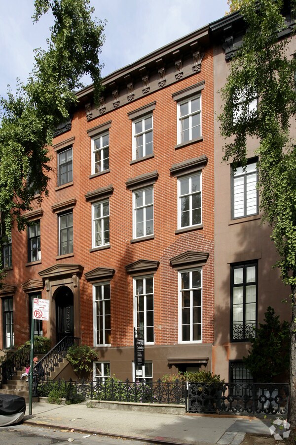 Photo - 14 St. Luke's Pl