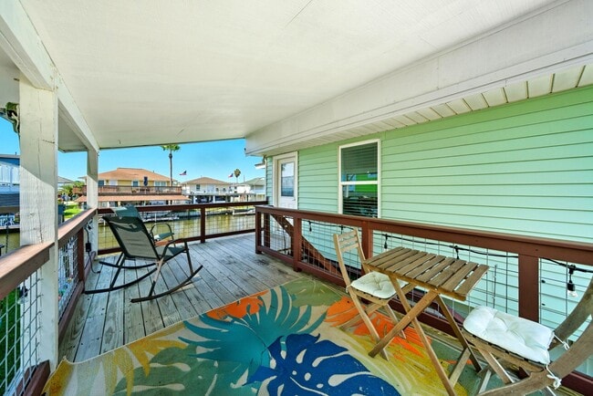 439 Pompano St